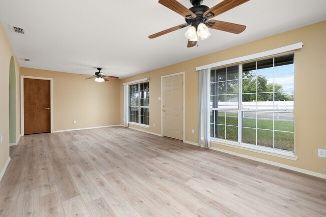 Photo - 4800 Mile 6 Rd