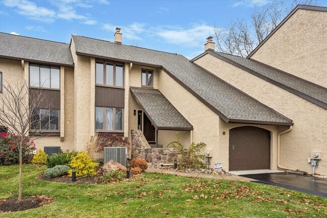 Building Photo - 42 Golf Club Dr