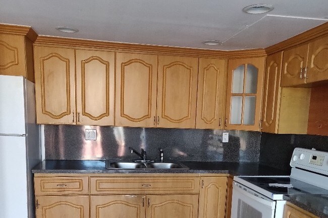 Cocina - 4156 W 10th Ln