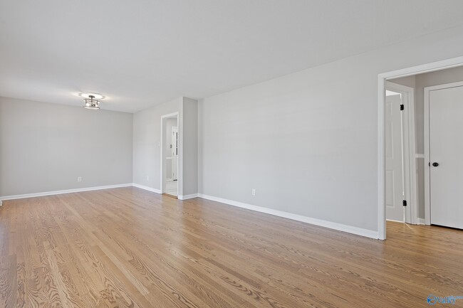 Photo - 1723 Laverne Dr NW