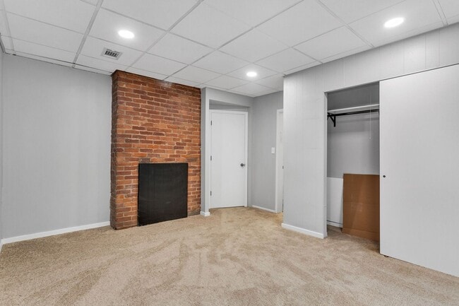 Building Photo - 4 Bed 2 Bath - Newly updated Shadyside home