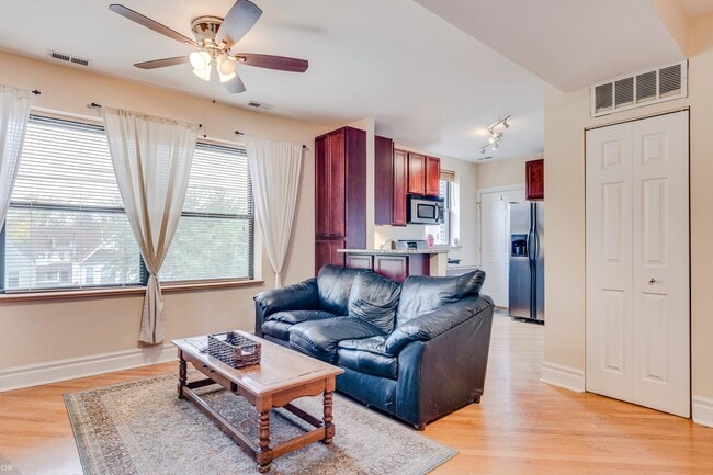 Photo - Great 2 Bedroom Unit in a Beautiful building