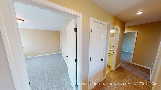 Photo - 1806 N Creek Cir