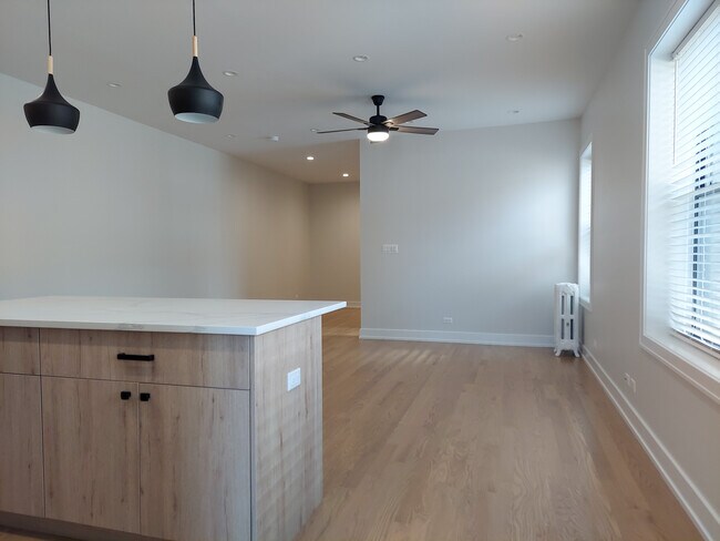 Photo - 4953 N Oakley Ave Unit 3