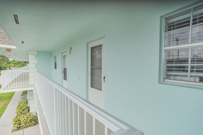 Building Photo - Vero Beach Rental