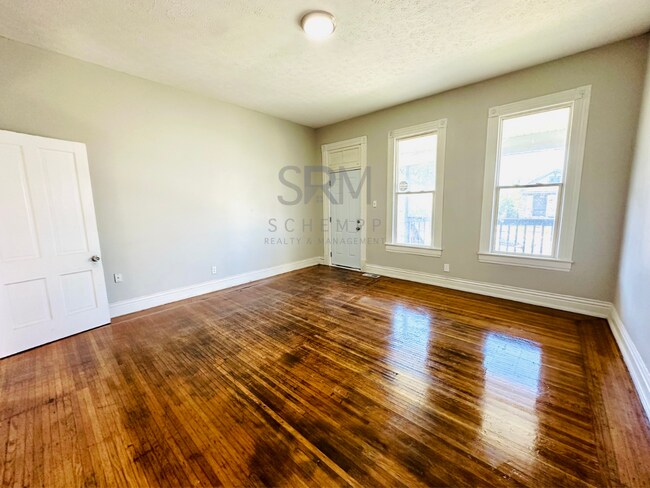 Photo - 2925 Slevin St