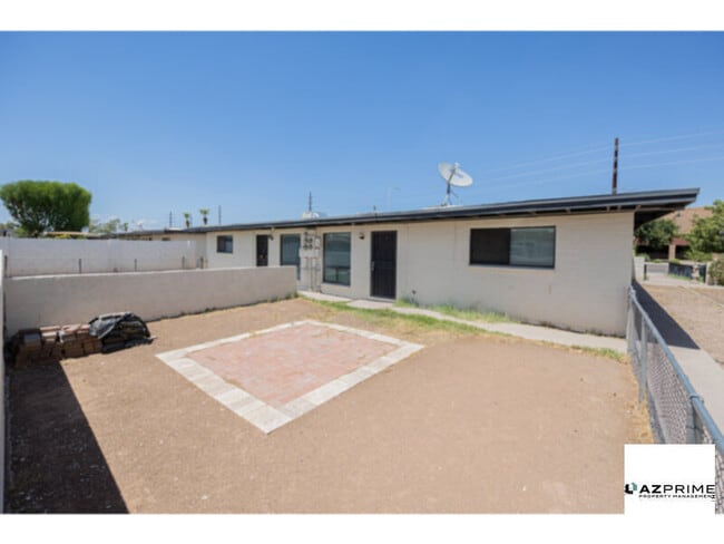 Building Photo - Live in Style With this Updated 2/1 Duplex... Rental