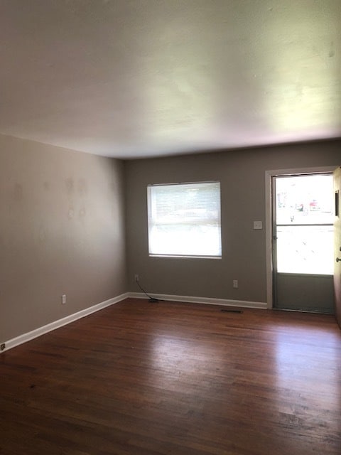 Photo - 414 Revell St