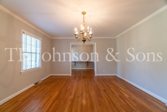 Photo - Spacious 5 Bedroom Home in the Heart of Sherwood Forest