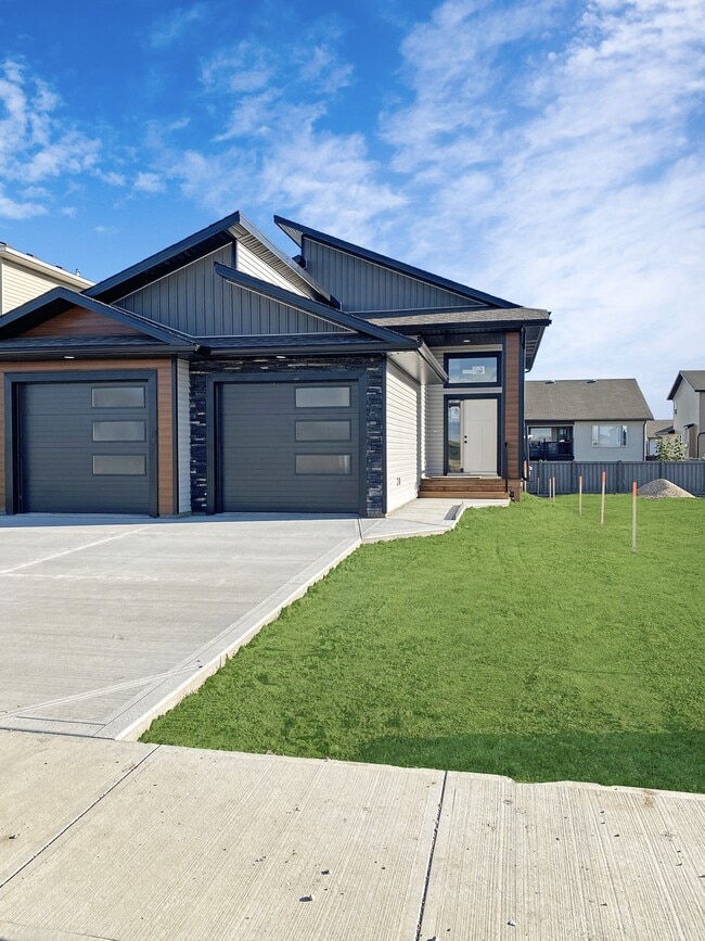 Building Photo - 10669-10133 133 Ave.