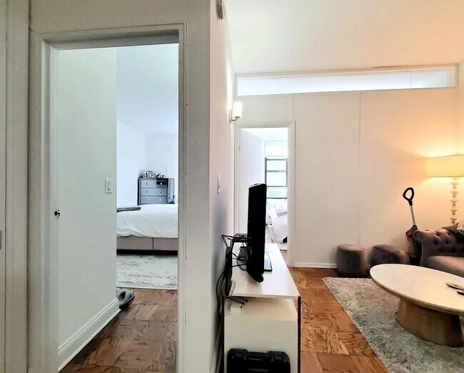 235 W 22nd St Unit 8J