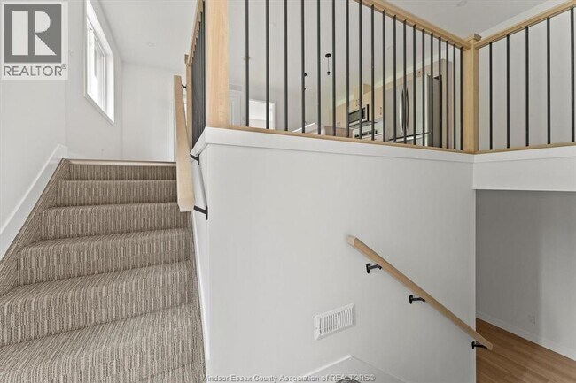 Photo - 2463 Front Rd