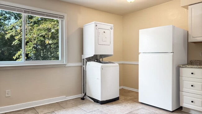 Monticello Village at Ashlawn Apartments