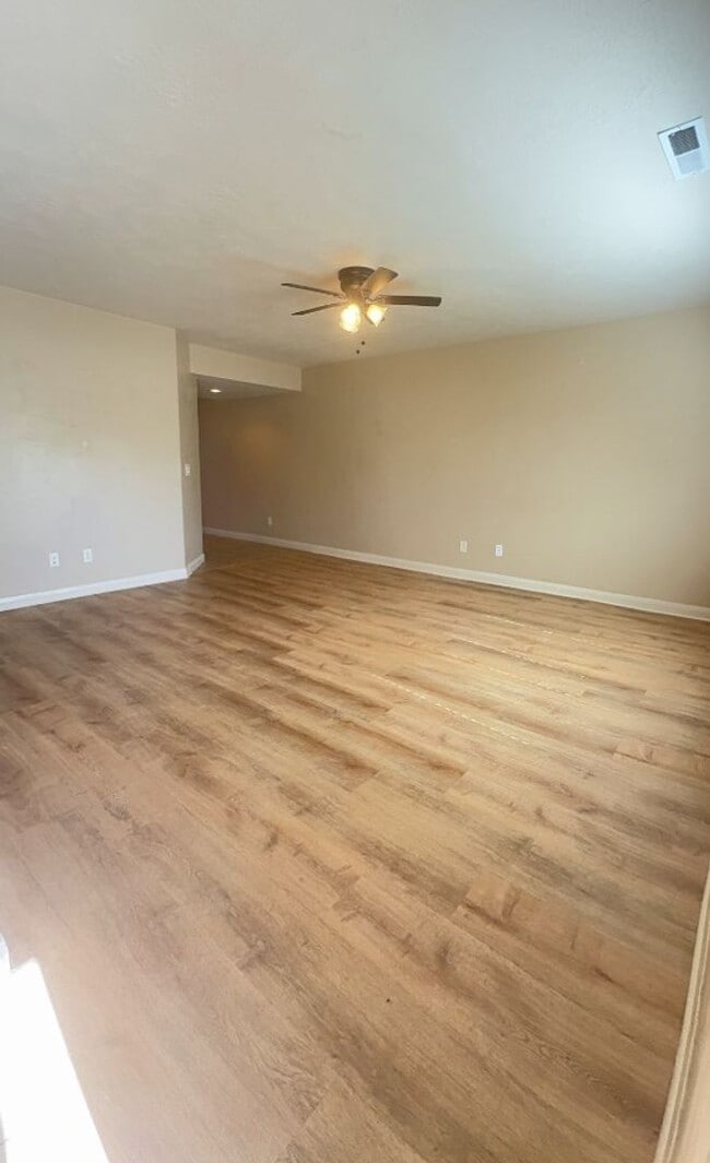 Photo - 340 1425 N St