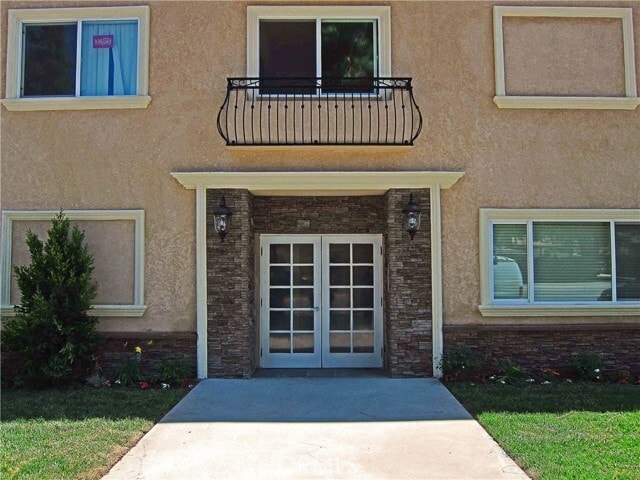 Building Photo - 17330 Chatsworth St Unit 9