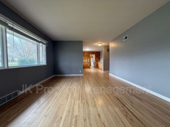 Photo - 1726 Alder Dr