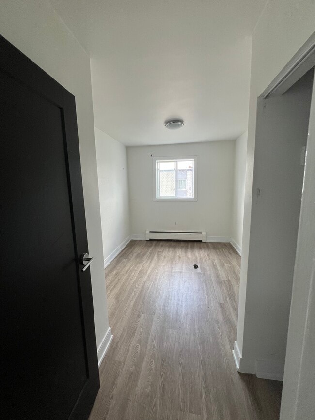 Photo - 784 Hughson St Unit 15