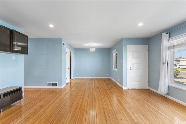 Photo - 19133 Times Ave