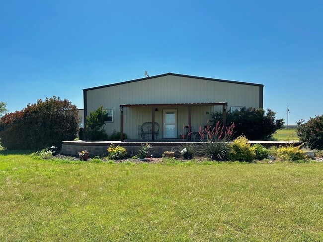 Building Photo - Barndominium in the Country!