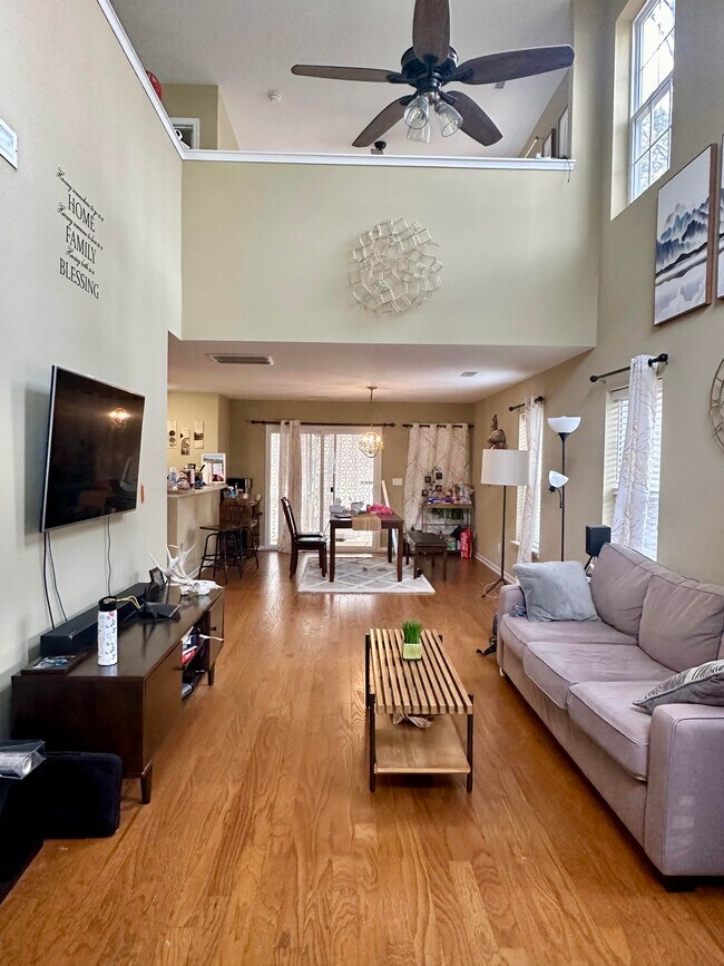 Photo - 8879 Jenny Lind St