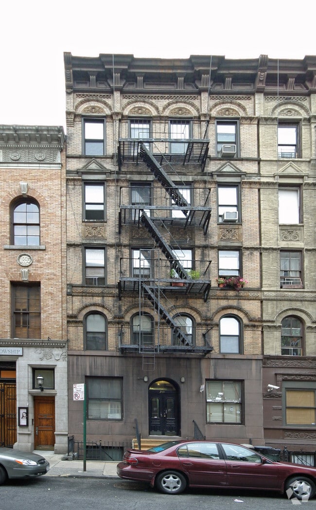 219 E 28th St