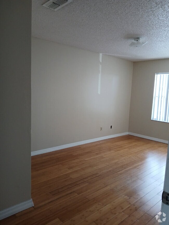 Building Photo - 4240 Pershing Pointe Pl Unit 4 Rental