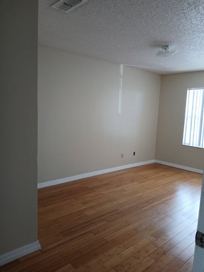 Photo - 4240 Pershing Pointe Pl Unidad 4 Rental