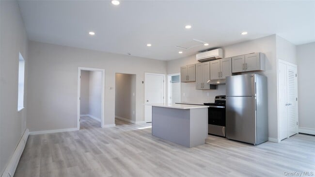 Photo - 4001 Broadway