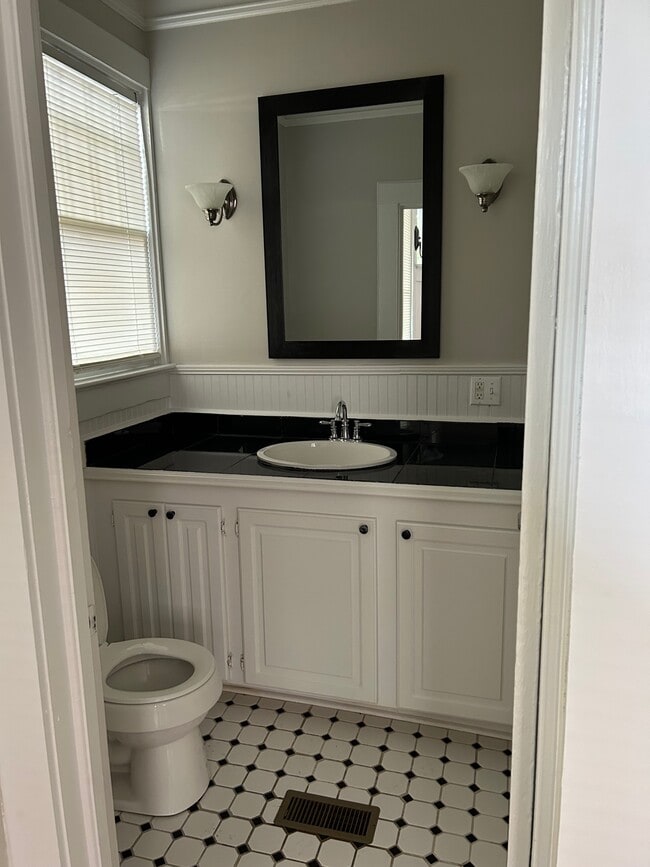 Photo - 1104 Belleview St