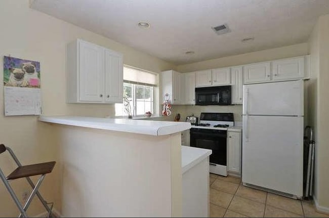 Photo - 107 W Oaks Ct