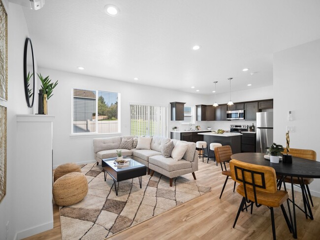 Available Now - Brand New Townhome in Deer... - Available Now - Brand New Townhome in Deer...