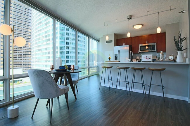 Building Photo - 345 E Ohio St Rental