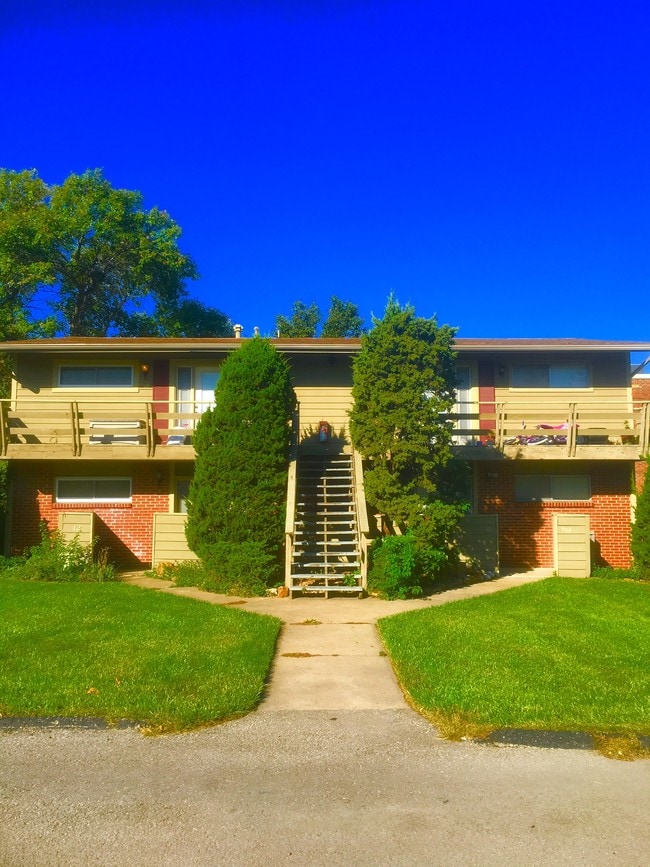 Coachlight Apartments - Coachlight Apartments