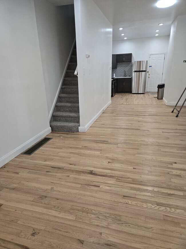 Photo - 2042 N Stillman St