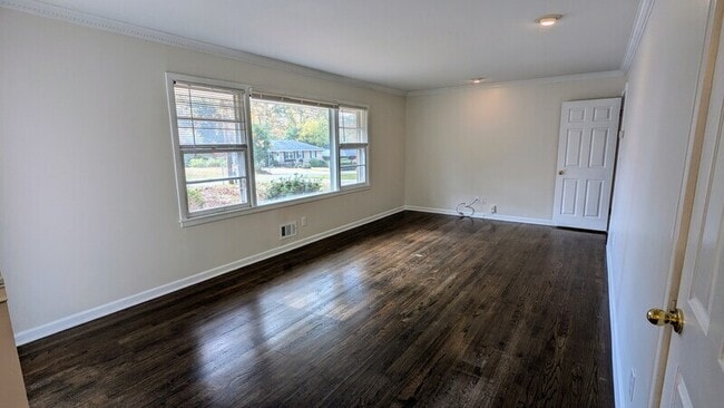 Photo - 294 Robin Ln SE