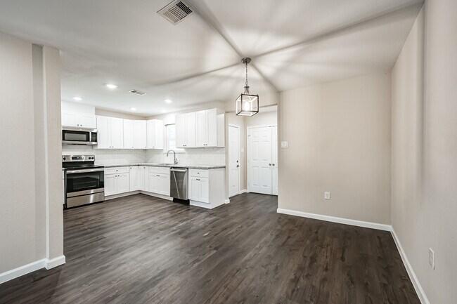 Photo - 6739 New York