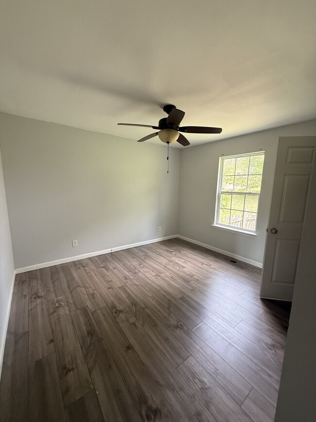 Photo - 1405 Lee St SE