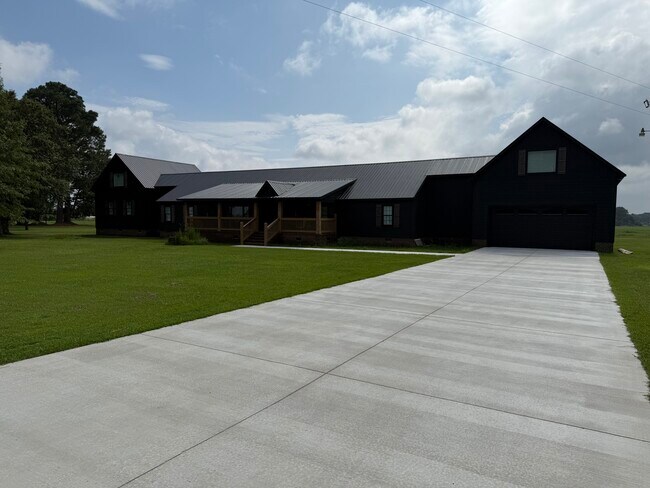 Building Photo - 369 Blackmore Rd