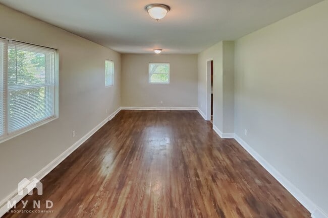 Photo - 5201 Pinebrook Dr