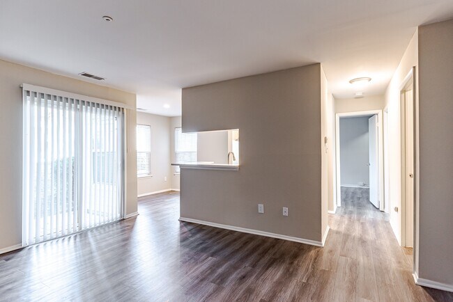 Photo - Hunter's Chase Apartments