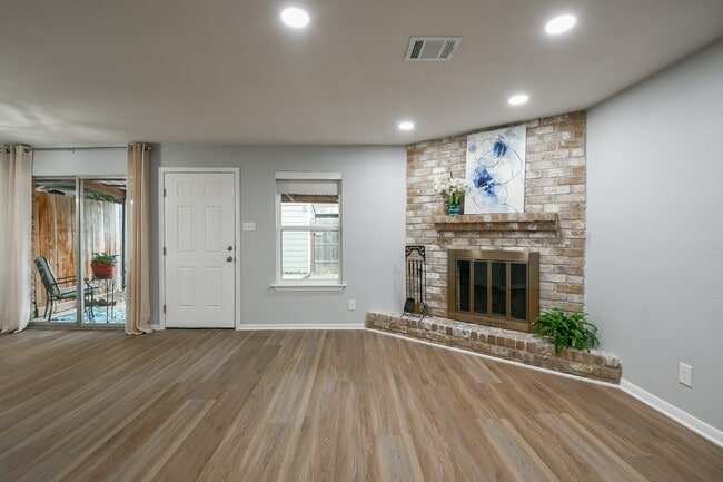 Photo - 7931 Ellinger Ln