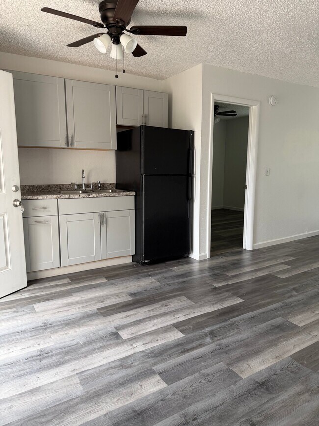 220 W 9th St Unit 430a