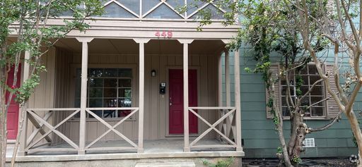 Building Photo - Alamo Heights Duplex - Convenient location! Rental