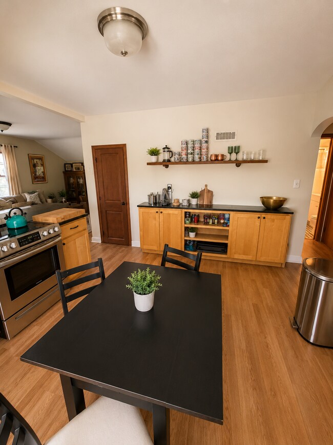 Photo - 1424 N 70th St Unidad Upper duplex