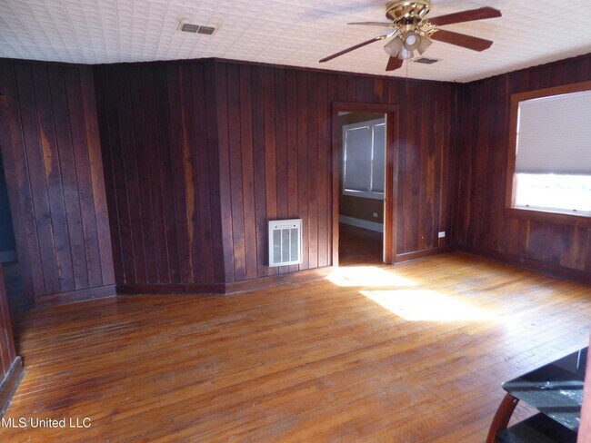 Photo - 463 Monticello St SE