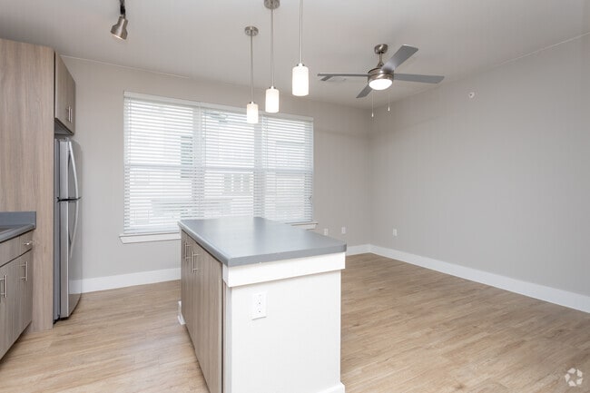 1HAB, 1BA - 583 ft² - The Studio at ThinkEast