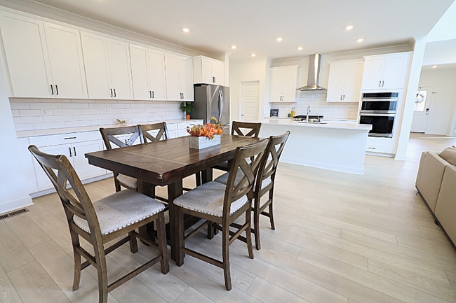 Photo - 15436 Manderley St