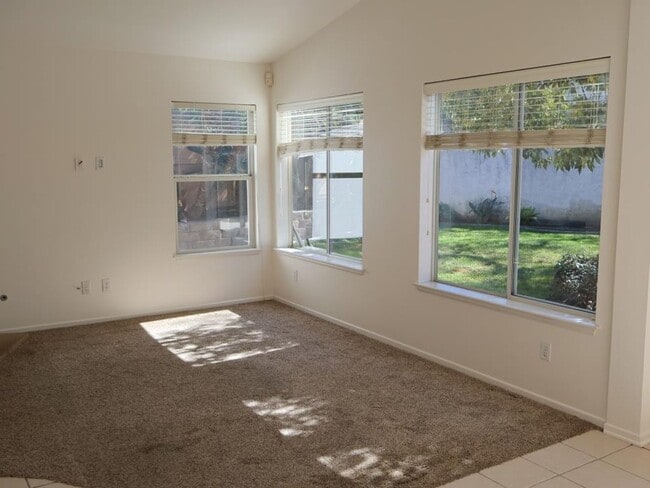 Photo - 3Bed/2.5Bath in Oceanside~ Ventana