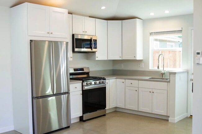 Photo - 5246 Canoga Ave