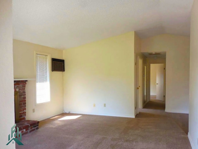 Photo - Charming 3 bedroom/1 bathroom Home